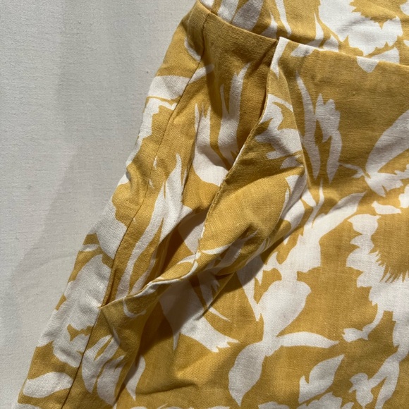 NWT Anthropologie Zulu & Zephyr Mustard and White Floral Romper Pockets - Picture 7 of 10